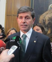 Bataller no ve "ningún motivo" para dejar su cargo en la Alcaldía y el PP porque el juez no le "acusa de nada"