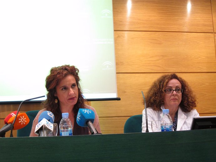 La consejera María Jesús Montero y la directora Carlos Haya y Clinico Málaga