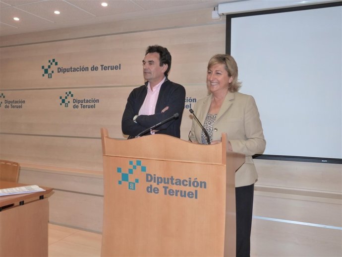 Carmen Pobo, acompañada de Francisco Abril