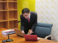 El valedor en funciones, dispuesto a ser titular "si lo pide" el Parlamento, vería "útil" que nombrasen al adjunto