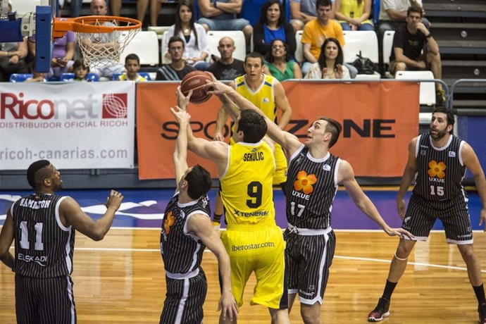 Alex Hervelle 17 Uxue Bilbao Basket