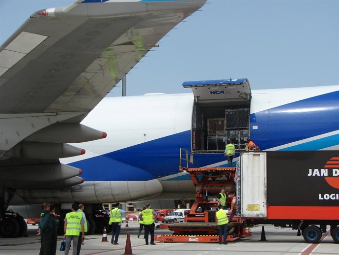 El aeropuerto recibe tres jumbos con material para el GP de Jerez.