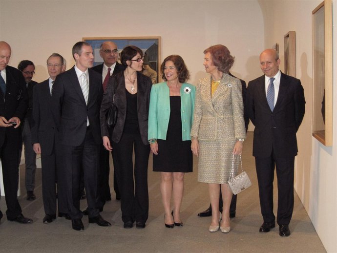 La Reina visita una exposición de Dalí en el Museo Reina Sofía