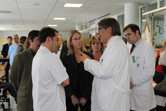 La consellera Munté en el Instituto Guttmann