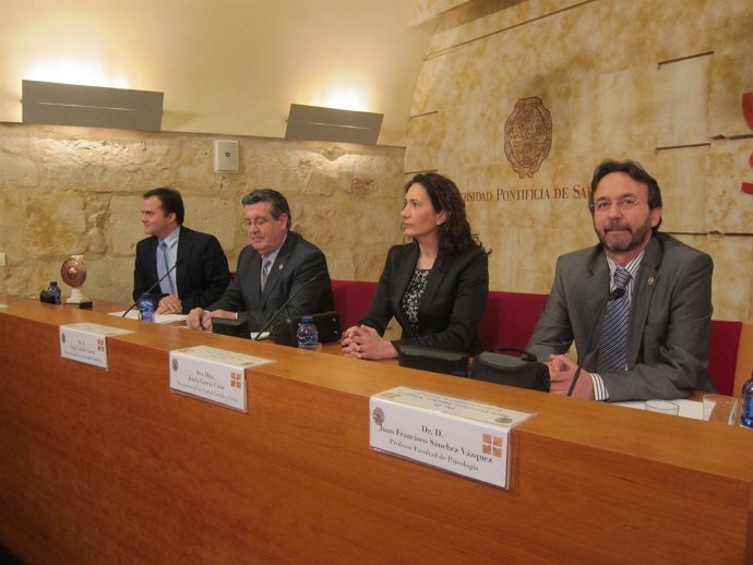 Acto de entrega del premio sobre seguridad laboral en la UPSA