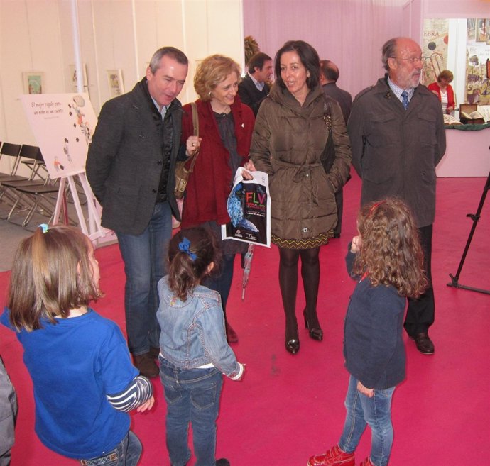 El alcalde de Valladolid y varios concejales durante la inauguración de la Feria