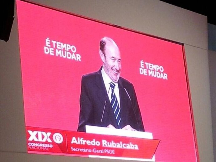 Rubalcaba interviene en el Congreso de los socialistas portugueses