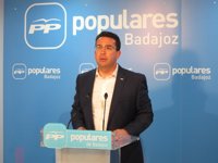 Manzano apunta que Vara debe "aclarar hoy y no mañana" el "escándalo" de la sede de UGT en Mérida