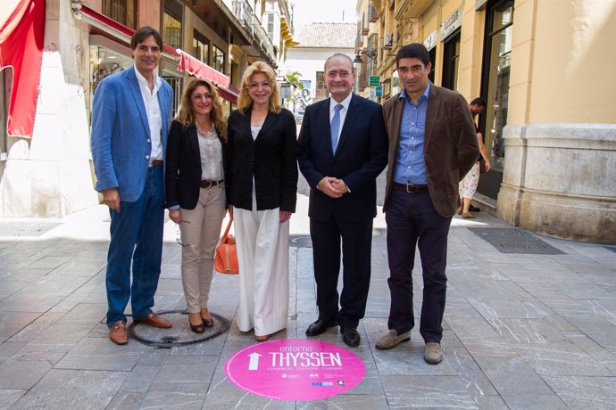 La baronesa Thyssen y el alcalde de Málaga pasean por el 'Entorno Thyssen'