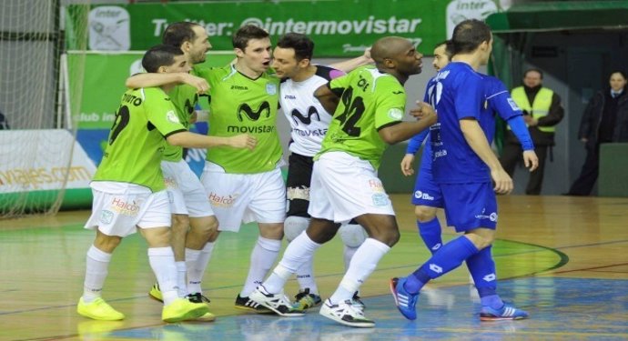 El Inter Movistar celebra uno de los goles al Azkar Lugo