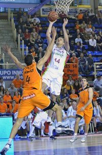 (Crónica) Laboral Kutxa apunta a la segunda plaza; el Lagun Aro, al borde del precipicio