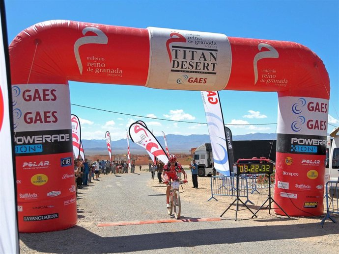 Luis Leao Pinto golpea primero en la Milenio Titan Desert 