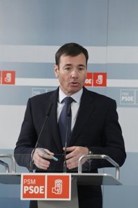 Tomás Gómez acusa de "frivolidad" al Gobierno por los recortes y pide un cambio en la política económica  