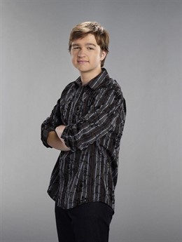 Angus T. Jones en 'Dos hombres y medio'