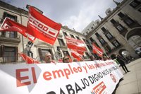 Los sindicatos de Liberbank se concentran en protesta por el ERTE, que consideran "desproporcionado"