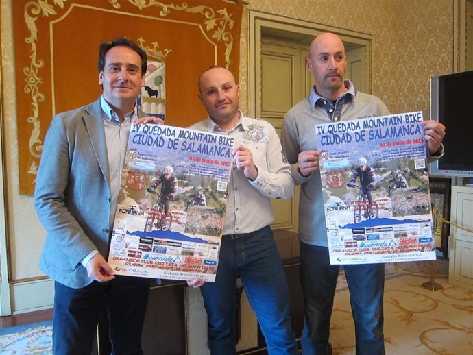 Organizadores de la Quedada 'Ciudad de Salamanca', junto al concejal de Deportes