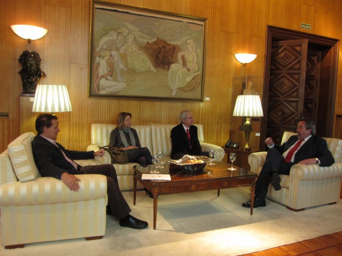 El alcalde Belloch ha recibido este lunes a Álvaro Marchesi en su despacho