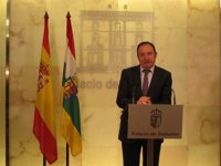 Sanz afirma que España "entra en una senda diferente" donde "la recesión se acaba y comienza un camino de crecimiento"