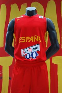 España presenta su nueva equipación asumiendo la "responsabilidad de ser español"