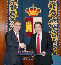 Marín firma un convenio con el rector de Alcalá