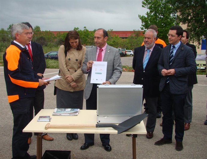 Colocación De Primera Pieda De Centro De Alerta En Cáceres