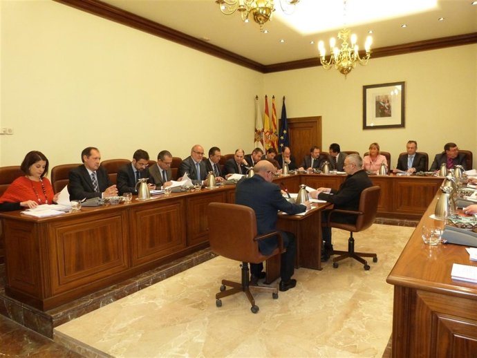 El pleno de la Diputación Provincial de Teruel de este lunes.