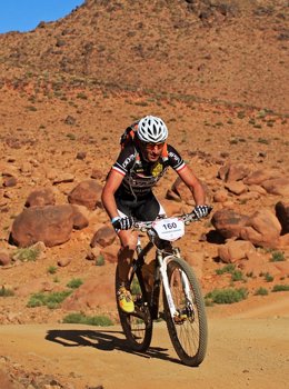 El italiano Marzio Deho en la segunda etapa de la Titan Desert