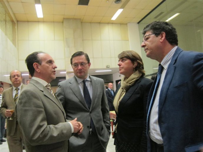 Elena Cortés con Diego Valderas, Rafael Rodríguez y Fernando Seco