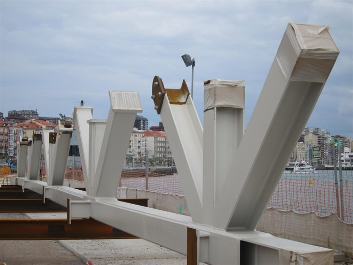 Montaje de las celosías del edificio oeste del Centro Botín