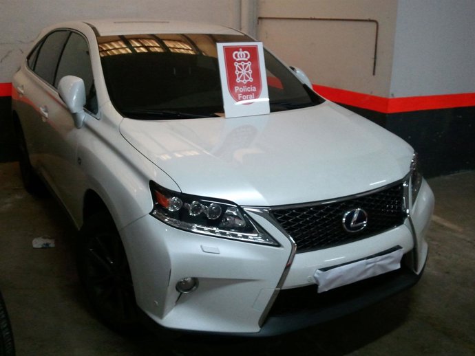 Uno de los vehículos incautados a los detenidos.