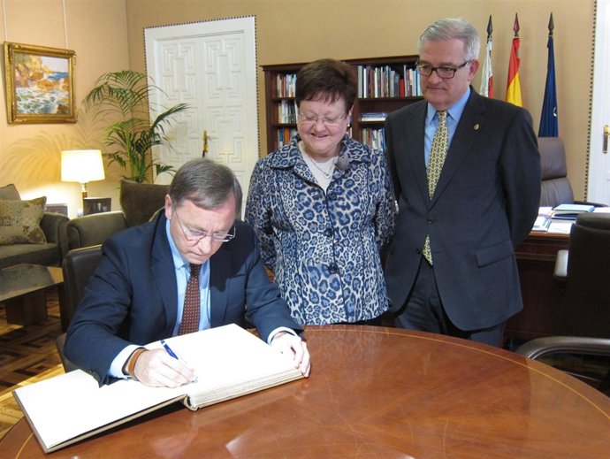 Juan Carlos Moragues, Luisa Pastor y César Augusto Asencio
