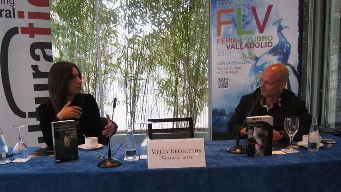 Los novelistas Dolores Redondo y César Pérez Gellida
