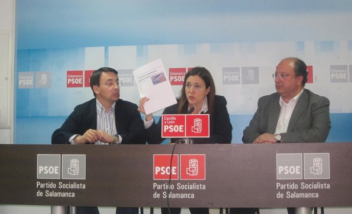 Soraya Rodríguez junto a los socialistas Fernando Pablos y Enrique Cabero