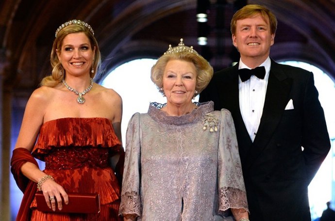 AMSTERDAM, NETHERLANDS - APRIL 29:  (L-R) Princess Maxima Of The Netherlands, Qu