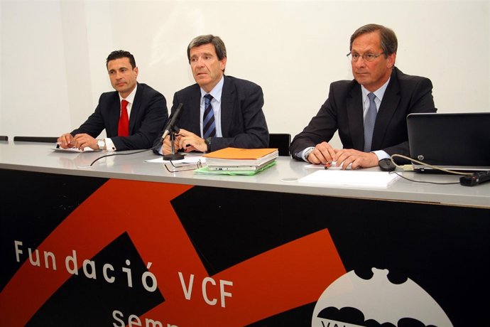 Miembros de la junta general extraordinaria de la Fundación Valencia CF