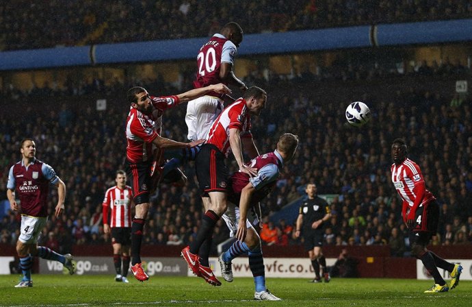 El jugador del Aston Villa Benteke