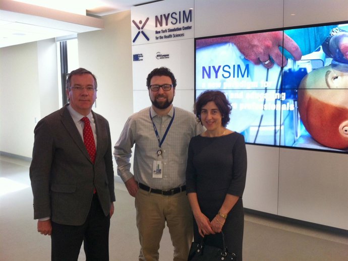 Careaga y Peralta con el director del hospital de Belleveu