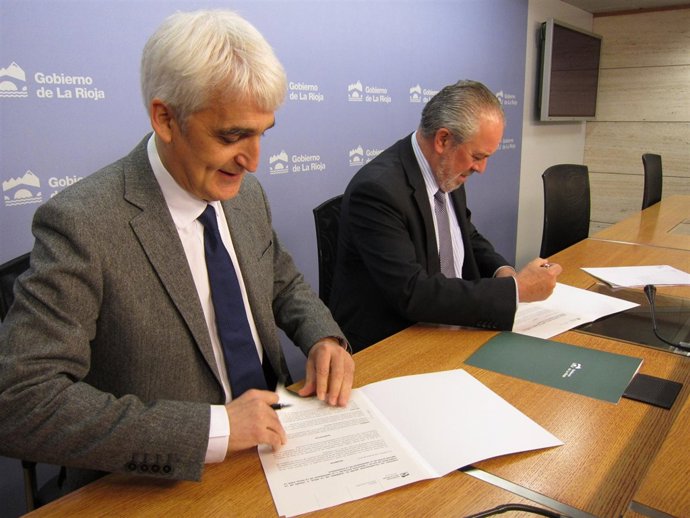 Arnáez y Nieto firman convenio Universidad de la Experiencia