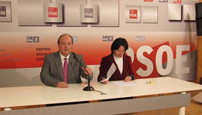 Enrique Cabero y Ángela Marqués en rueda de prensa