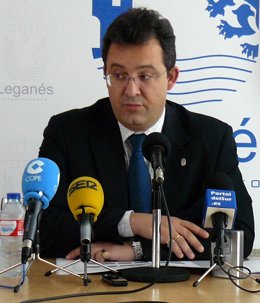 El alcalde de Leganés, Jesús Gómez, anunciando cambios en Gobierno municipal