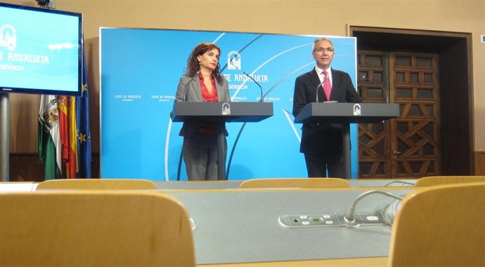 María Jesús Montero y Miguel Ángel Vázquez