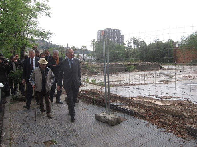 Dirigente vecinal Jordi Cortés y alcalde Xavier Trias en Marina Prat Vermell