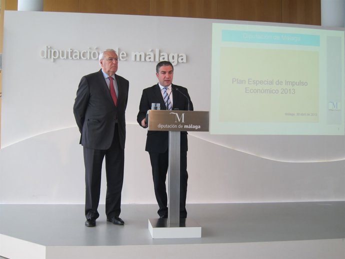 Bendodo y Hernández Mollar durante la rueda de prensa