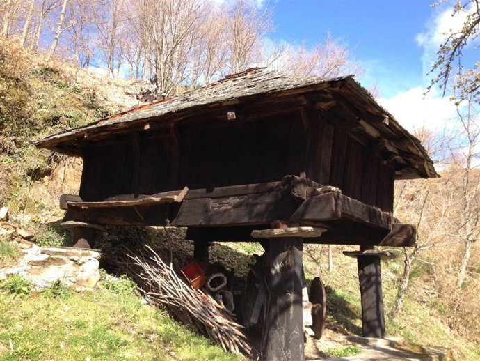 Hórreo de Villafranca