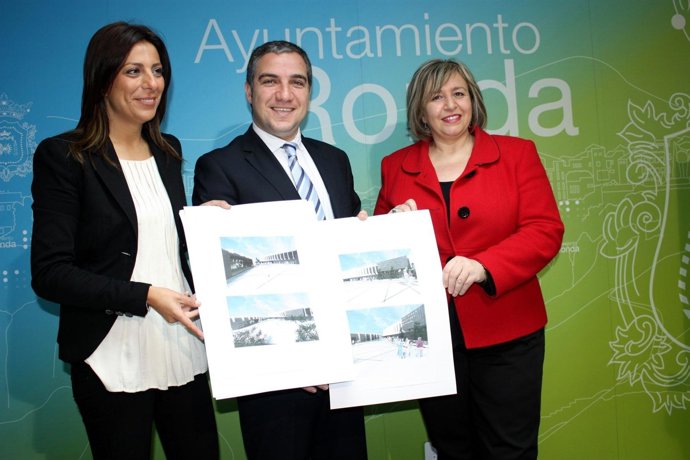 María Paz Fernández, Elías Bendodo e Isabel Barriga Ronda PP- PA