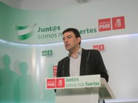 PSOE-A pide a Rajoy "línea de diálogo abierta con todos los presidentes" ante la próxima reunión con Mas