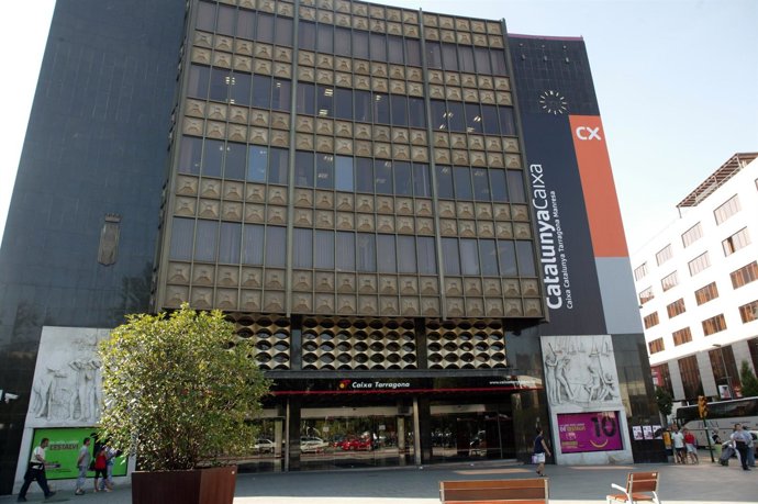 Edificio De Catalunyacaixa En Tarragona