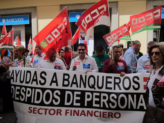 Trabajadores de Barclays concentrados en Sevilla