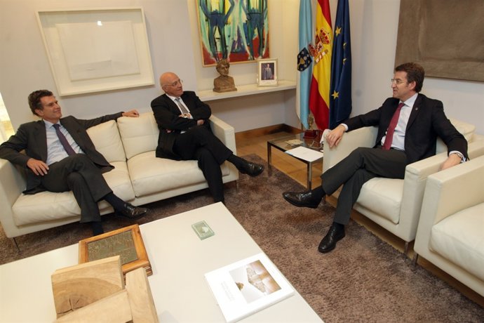 El presidente de la Xunta, Núñez Feijóo, con el de Banc Sabadell, J.Oliu