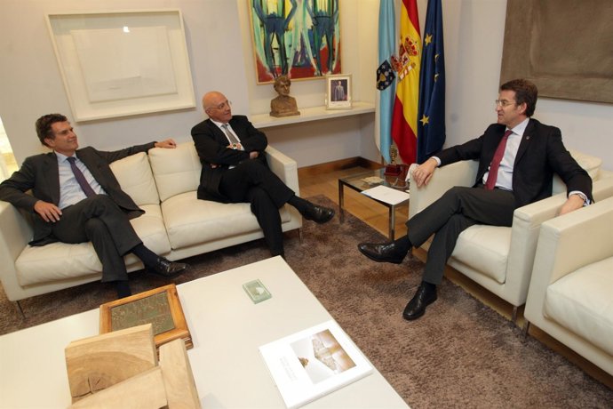 El presidente de la Xunta, Núñez Feijóo, con el de Banc Sabadell, J.Oliu